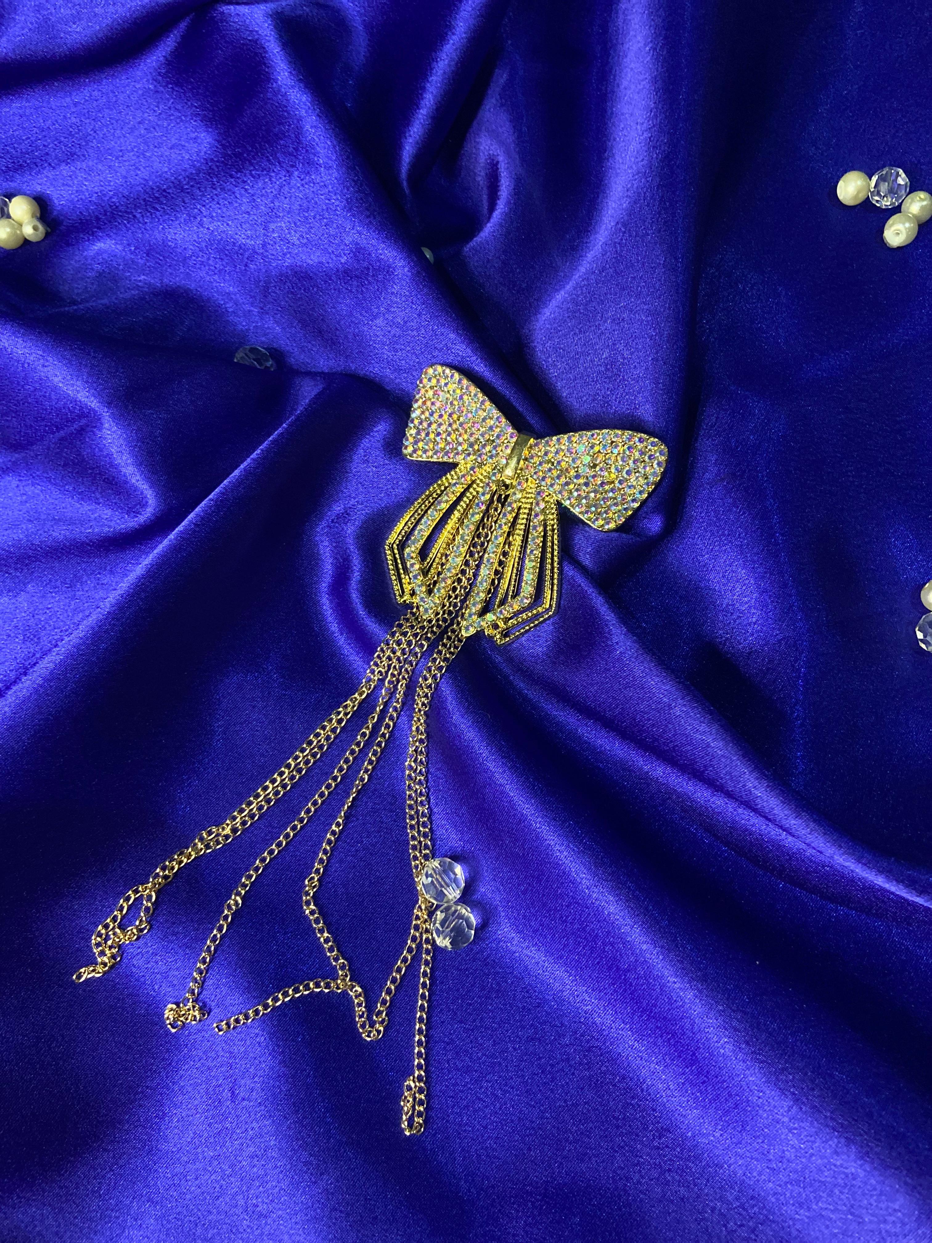 Luxury Rhinestone Bow Brooch with Hanging Gold Chains – Elegant Statement Accessory for Women