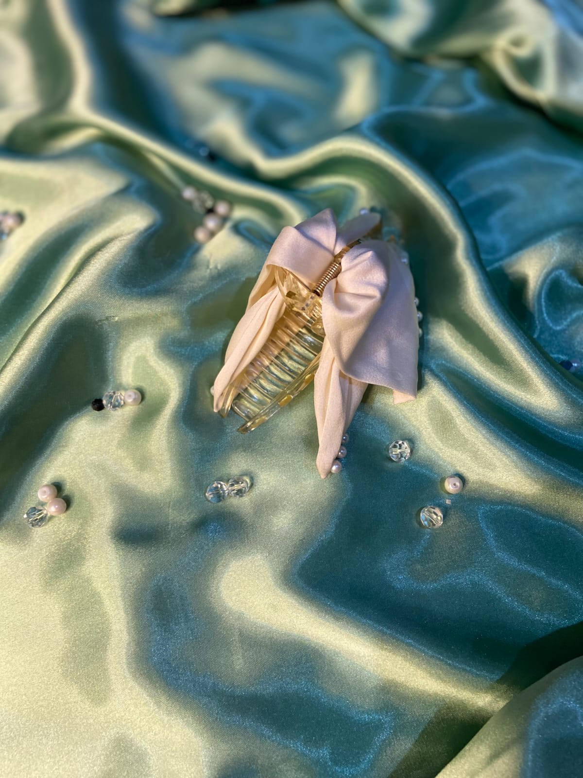 Elegant Pearl Bow Hair Claw Clips – Stylish Hair Accessories for Women & Girls