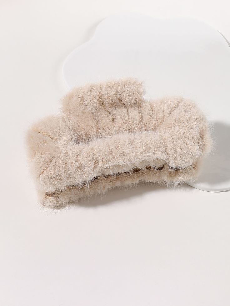 Soft Fluffy Hair Claw Clip – Cozy Winter Style