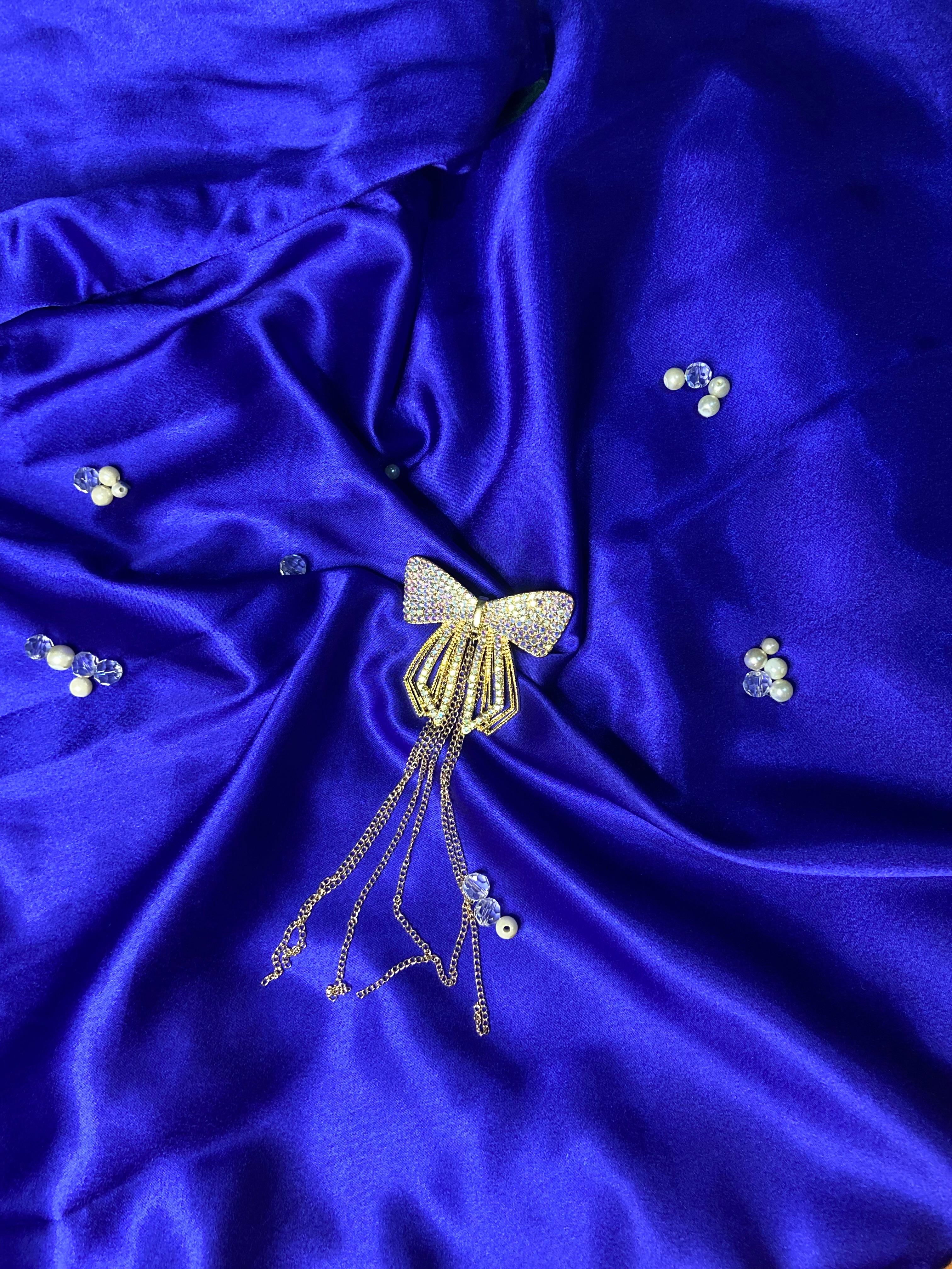 Luxury Rhinestone Bow Brooch with Hanging Gold Chains – Elegant Statement Accessory for Women