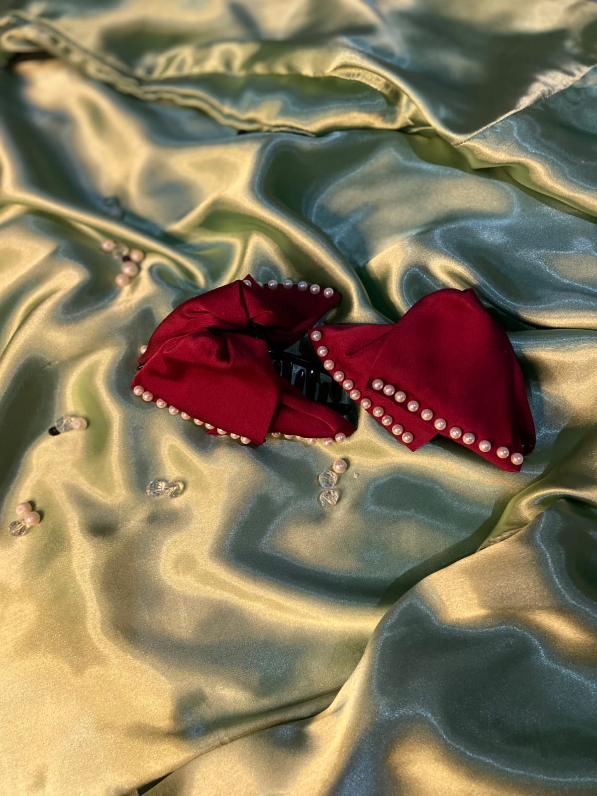 Elegant Pearl Bow Hair Claw Clips – Stylish Hair Accessories for Women & Girls