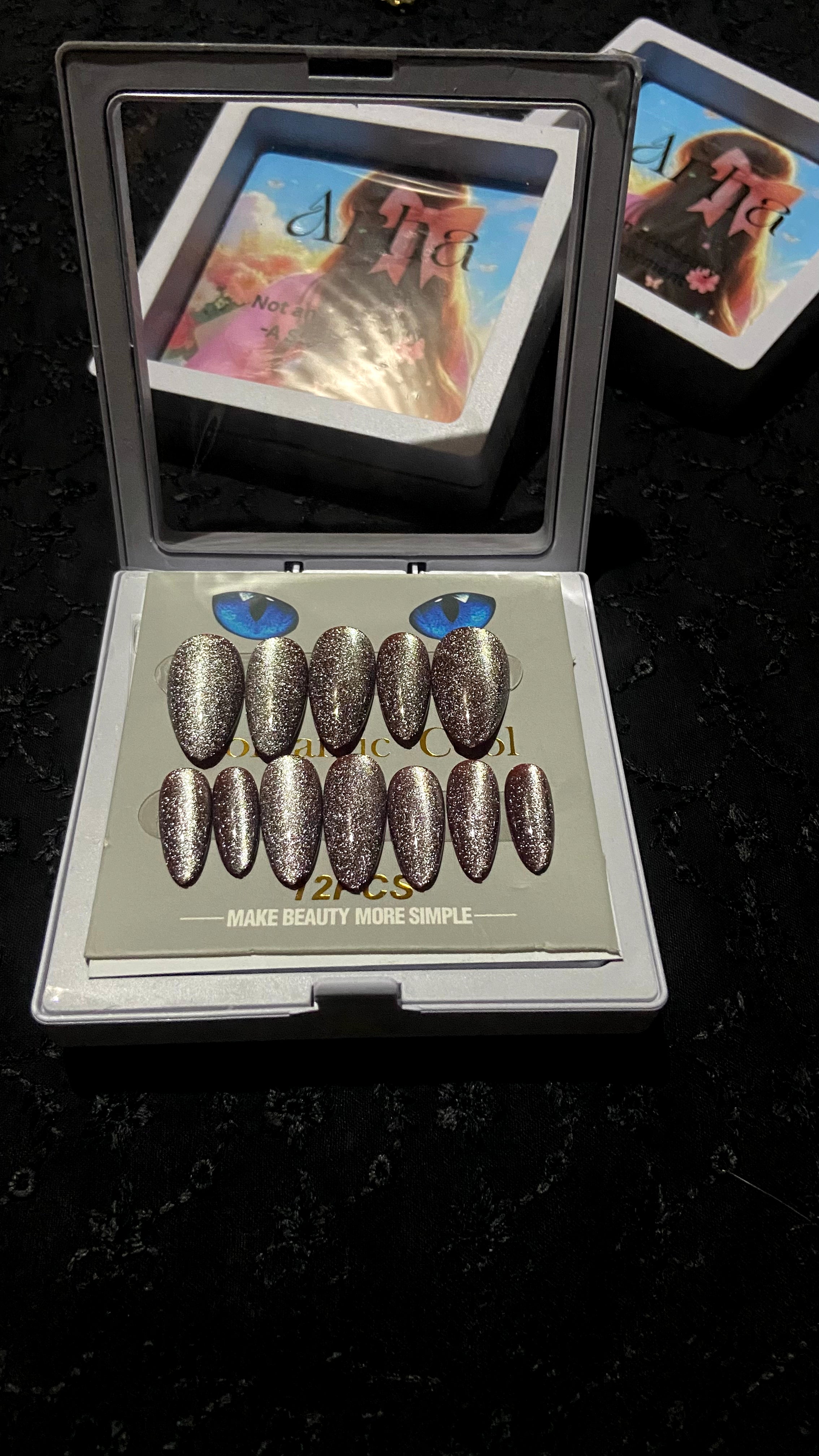 Glitter Press-On Nails | cat eye nails