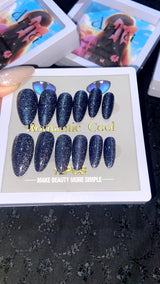 Glitter Press-On Nails | cat eye nails